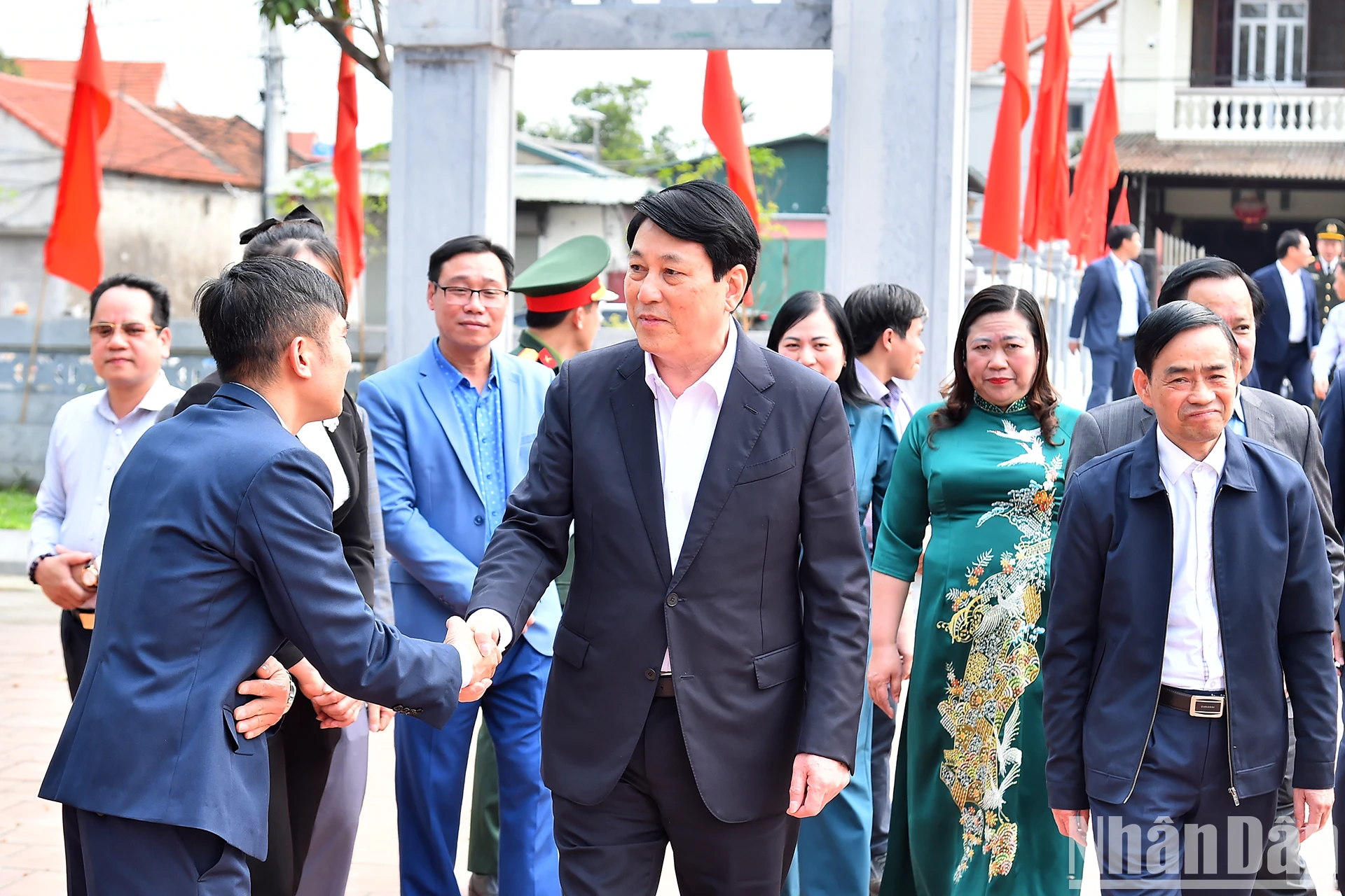 [Photo] President Luong Cuong offers incense in memory of General Secretary Nguyen Van Linh photo 5