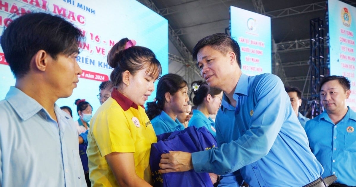 Mes de los Trabajadores 2025 con el tema «Los trabajadores vietnamitas pioneros entran en una nueva era»