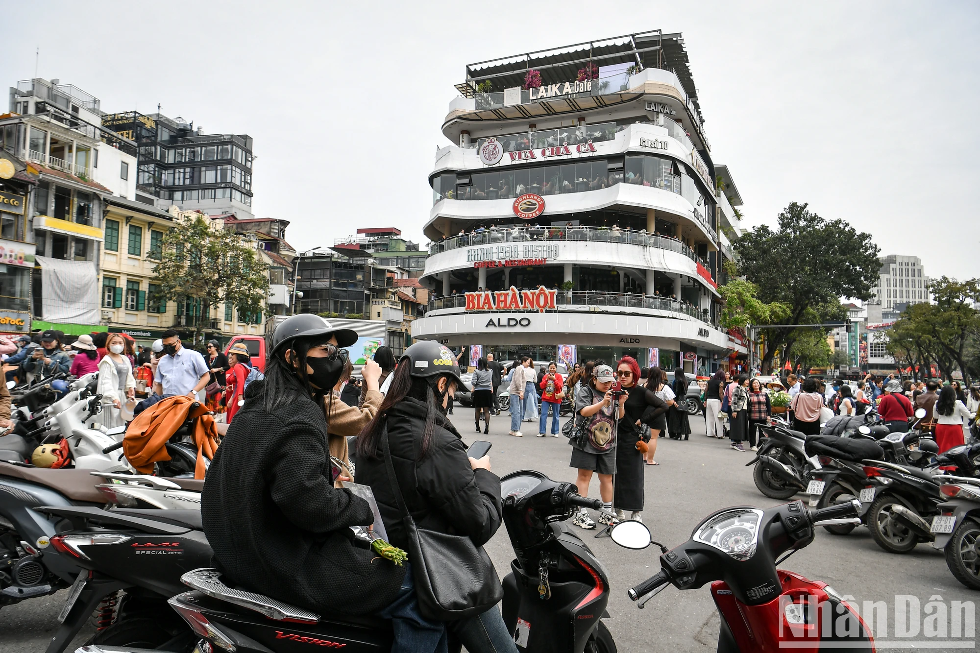 [Foto] Miles de personas visitaron el edificio 