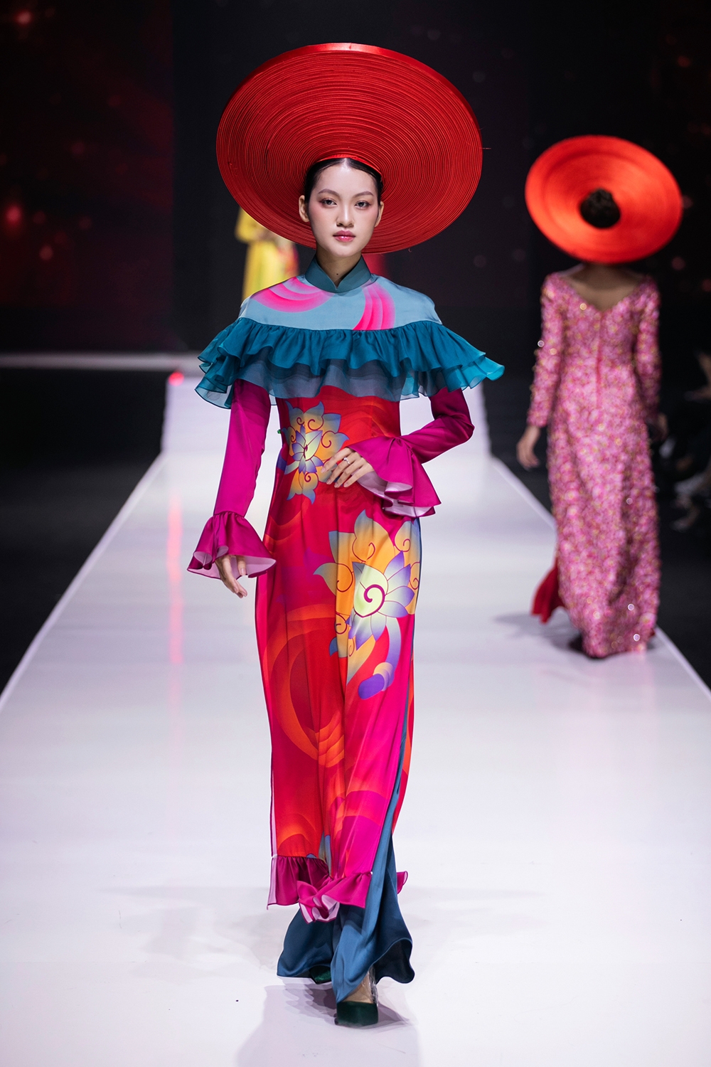 ntk thuy nguyen mang loi ca da co hoai lang vao bo suu tap ao dai hinh anh 4