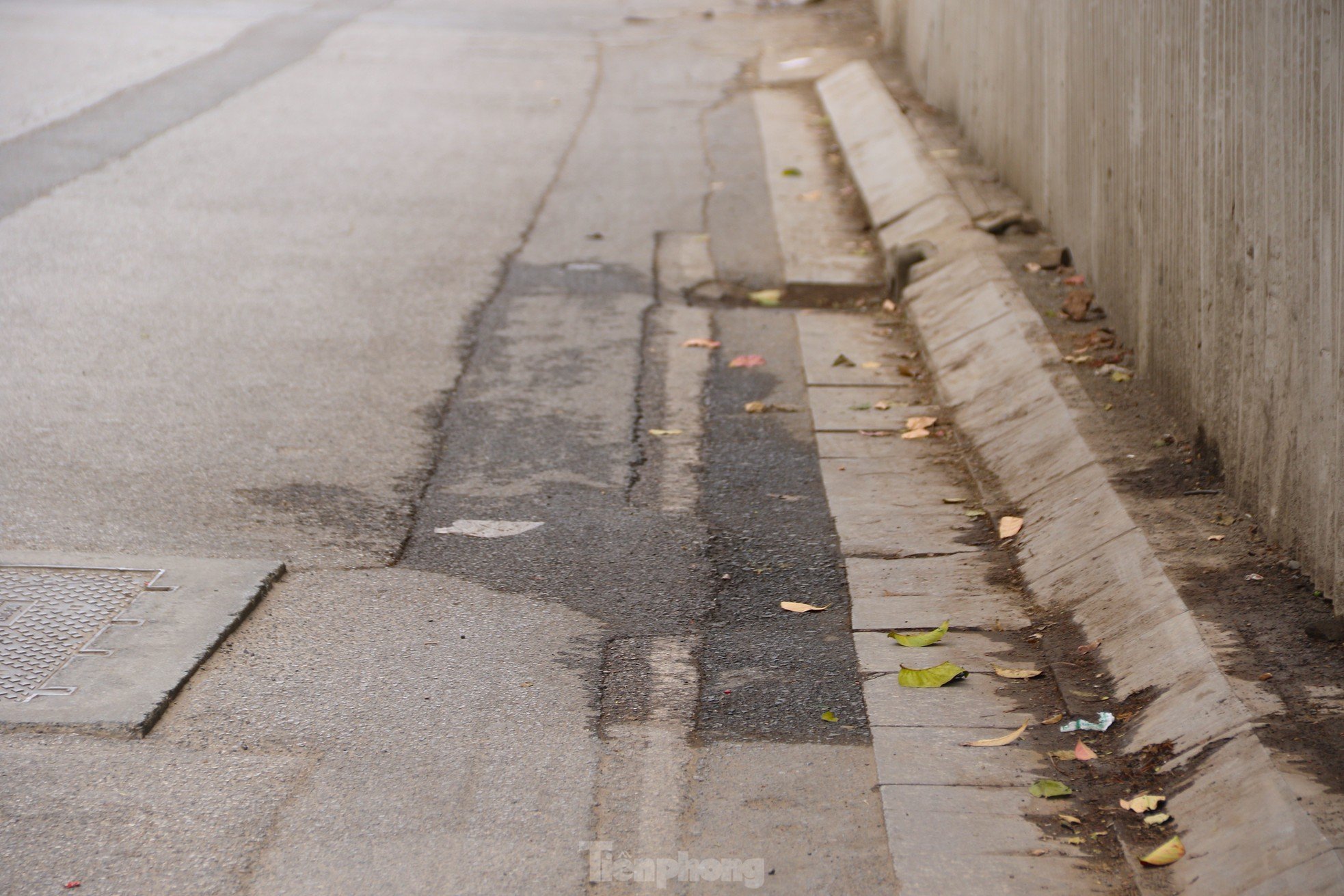 'Buffalo life', 'scratched grooves' on many streets of the capital after repair photo 6