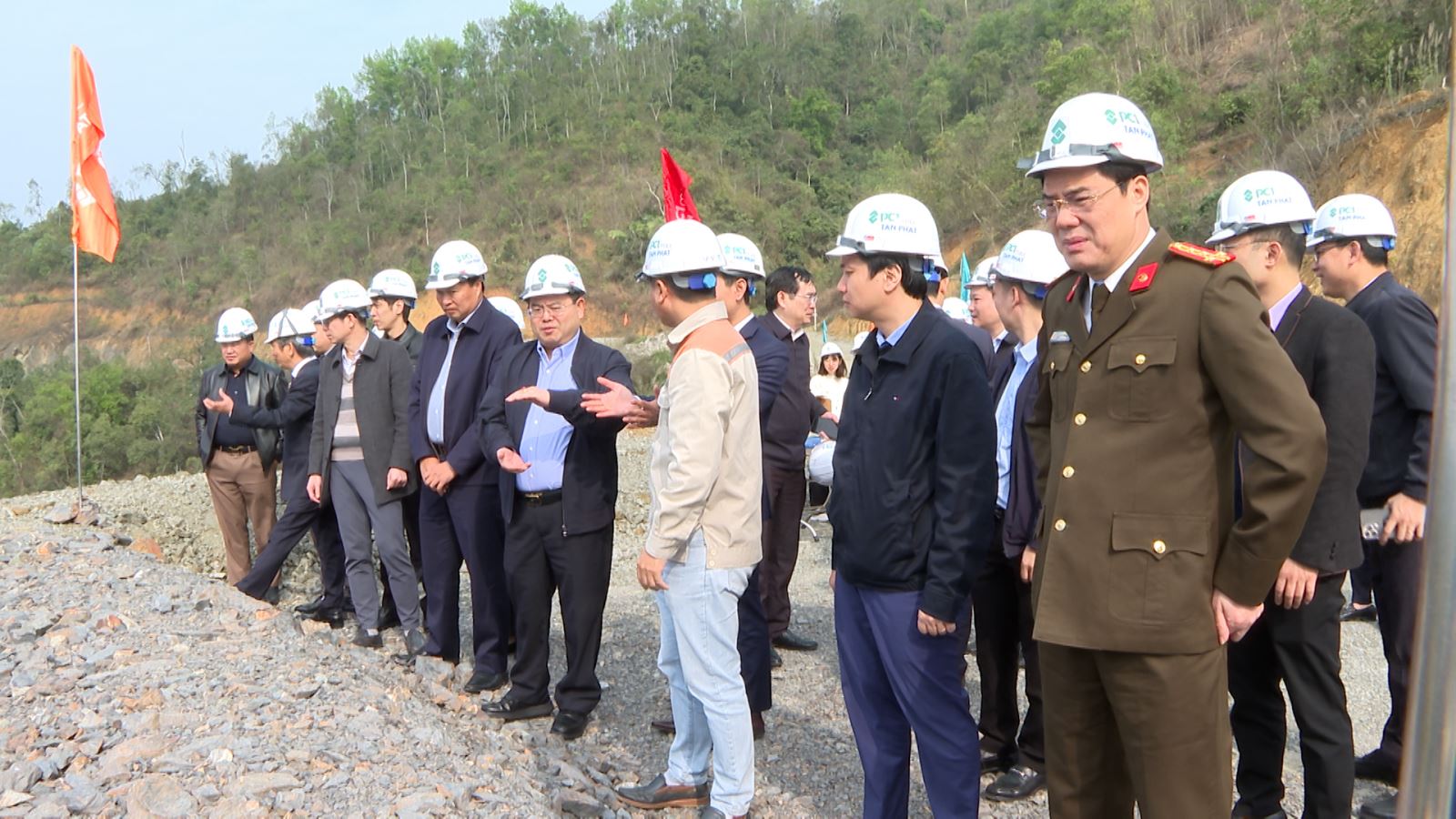 เลขาธิการพรรคประจำจังหวัด Quan Minh Cuong ทำงานกับบริษัท Tan Phat Minerals Joint Stock Company