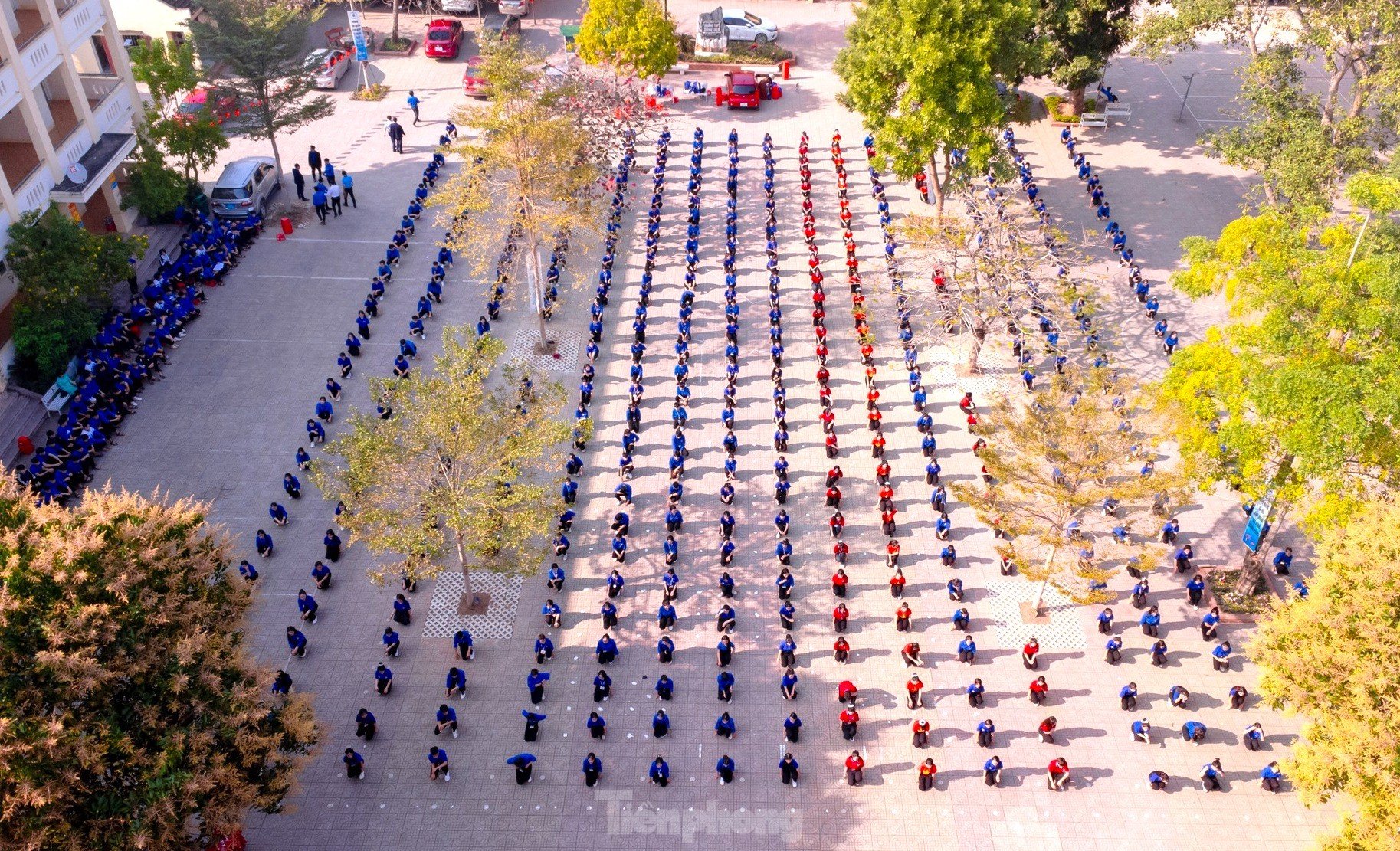 Youth dance in unison to celebrate the 94th anniversary of the founding of the Photo Group 1