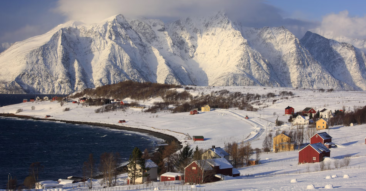 Man miraculously survives 7 hours buried in snow