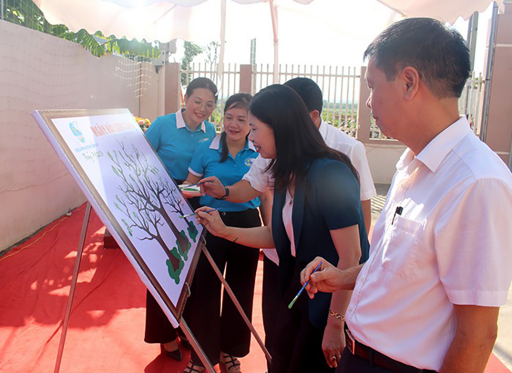 Women participate in building new rural areas