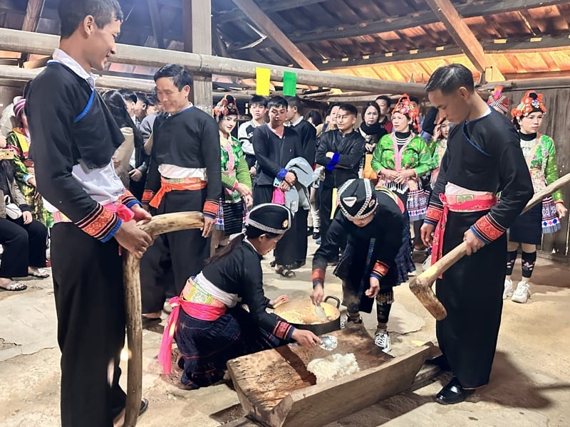 Experimente la cultura tradicional del grupo étnico Mong en Hanoi, foto 1