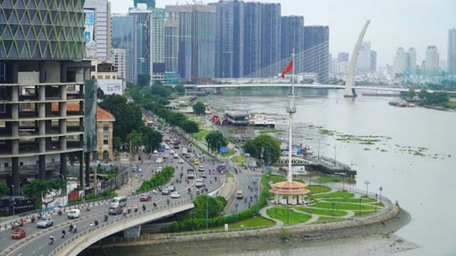 Ho Chi Minh City studies two-level local government model