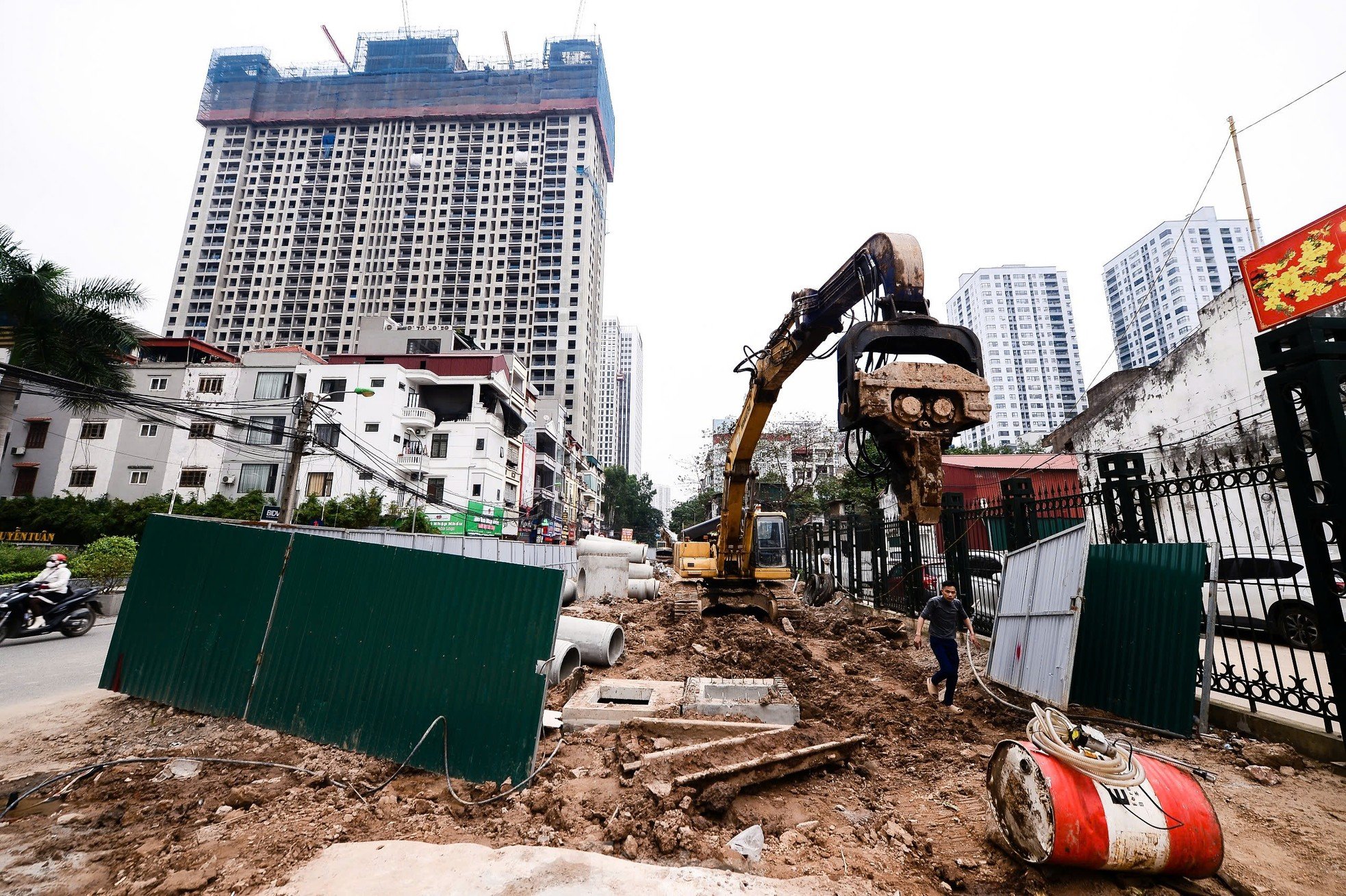 Wie wird derzeit das fast 400 Milliarden VND teure Erweiterungsprojekt der Nguyen Tuan Street durchgeführt? Foto 5