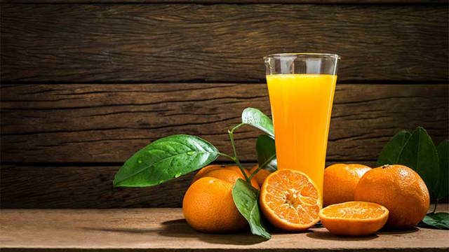 ¿Es bueno beber jugo de naranja todos los días?