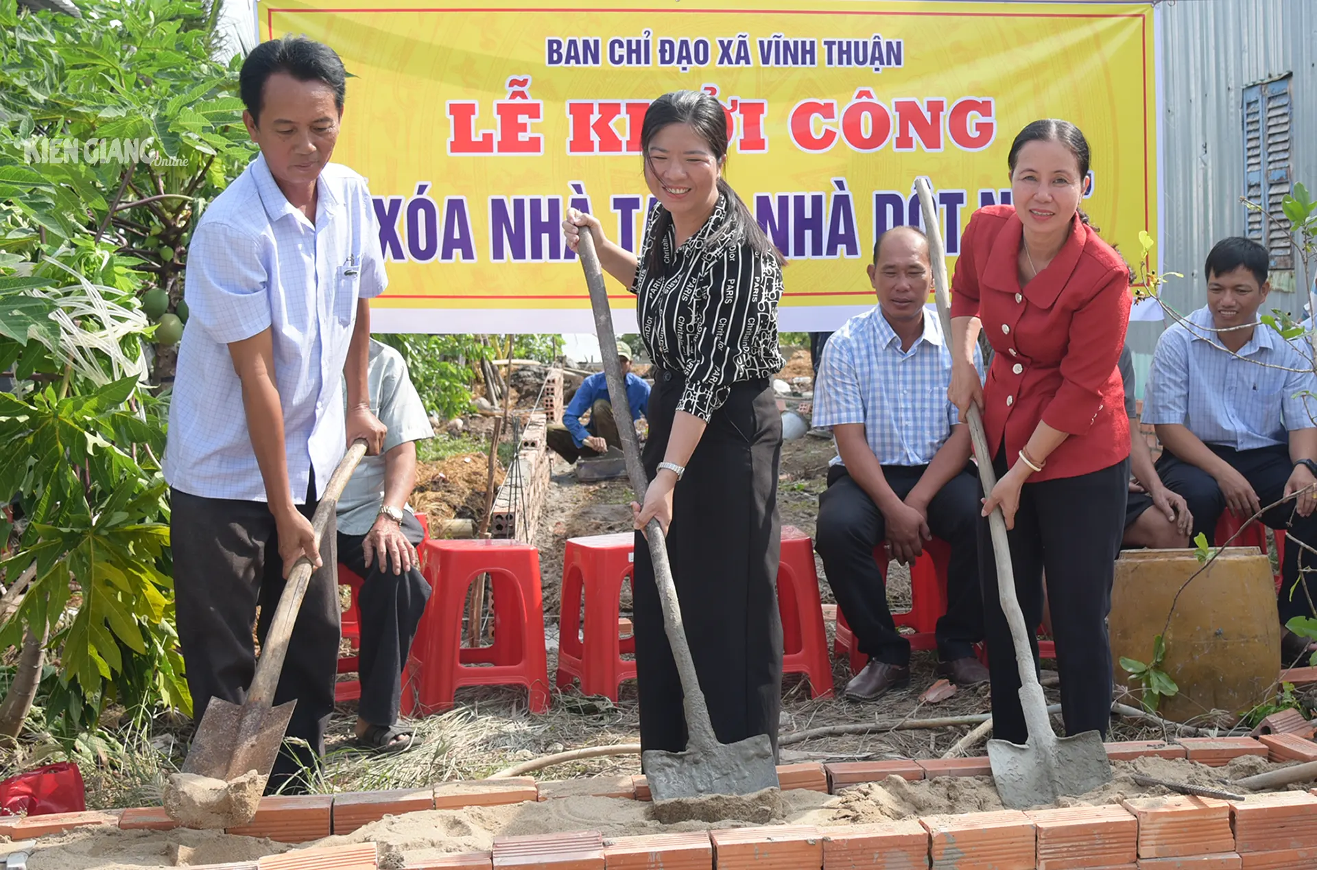 Vinh Thuan Commune hands over solidarity house