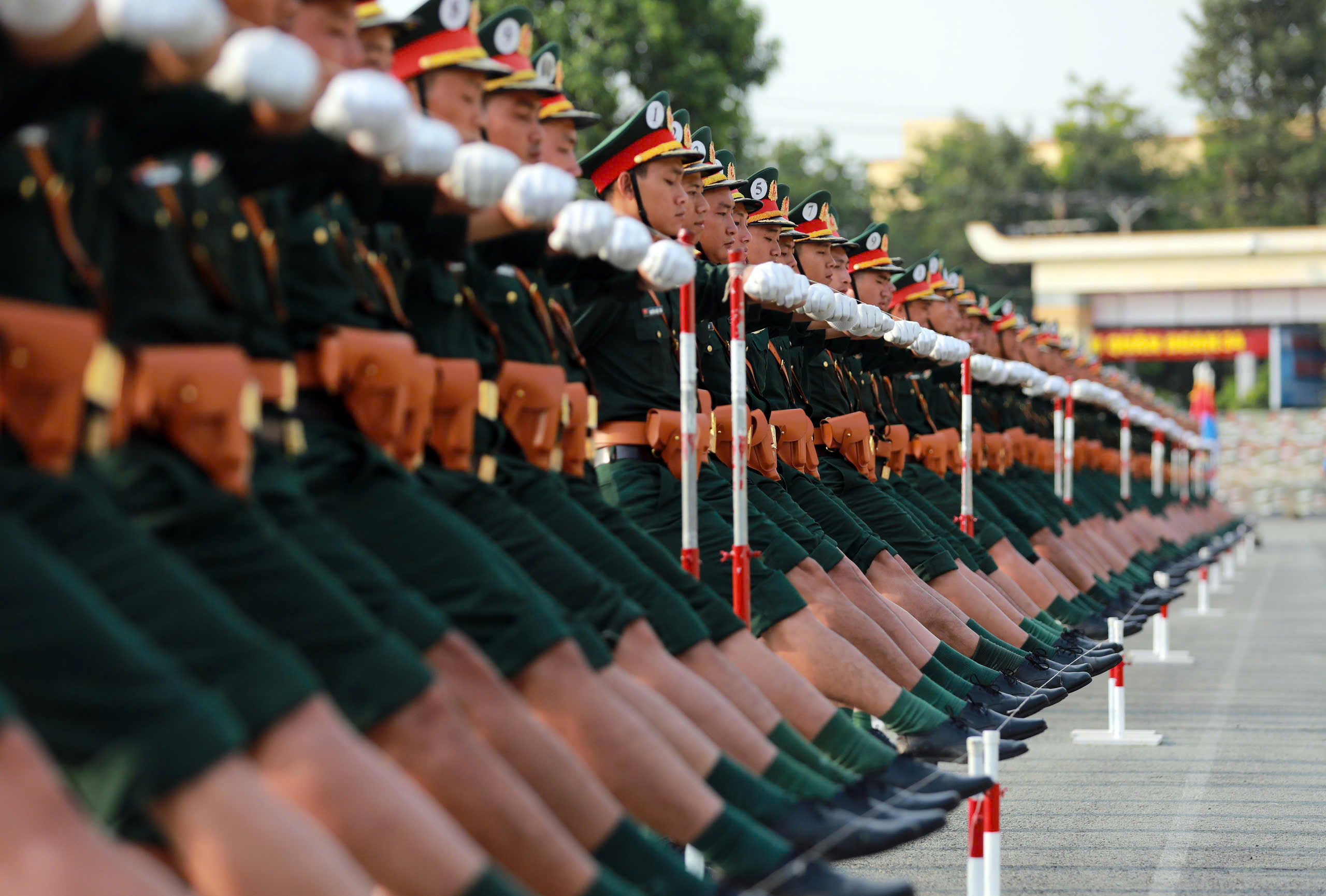 50 años de reunificación nacional: Impresionante práctica de desfile en el Cuerpo de Ejército 34 - Foto 10.