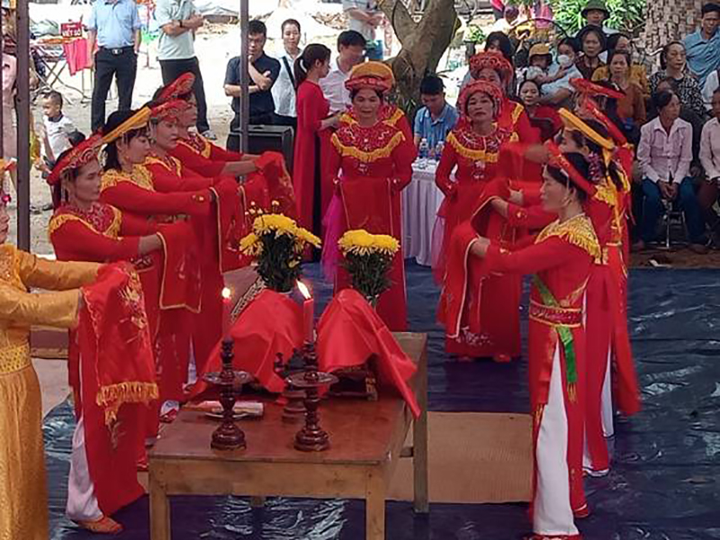 Zurück zum Phu Suoi Festival