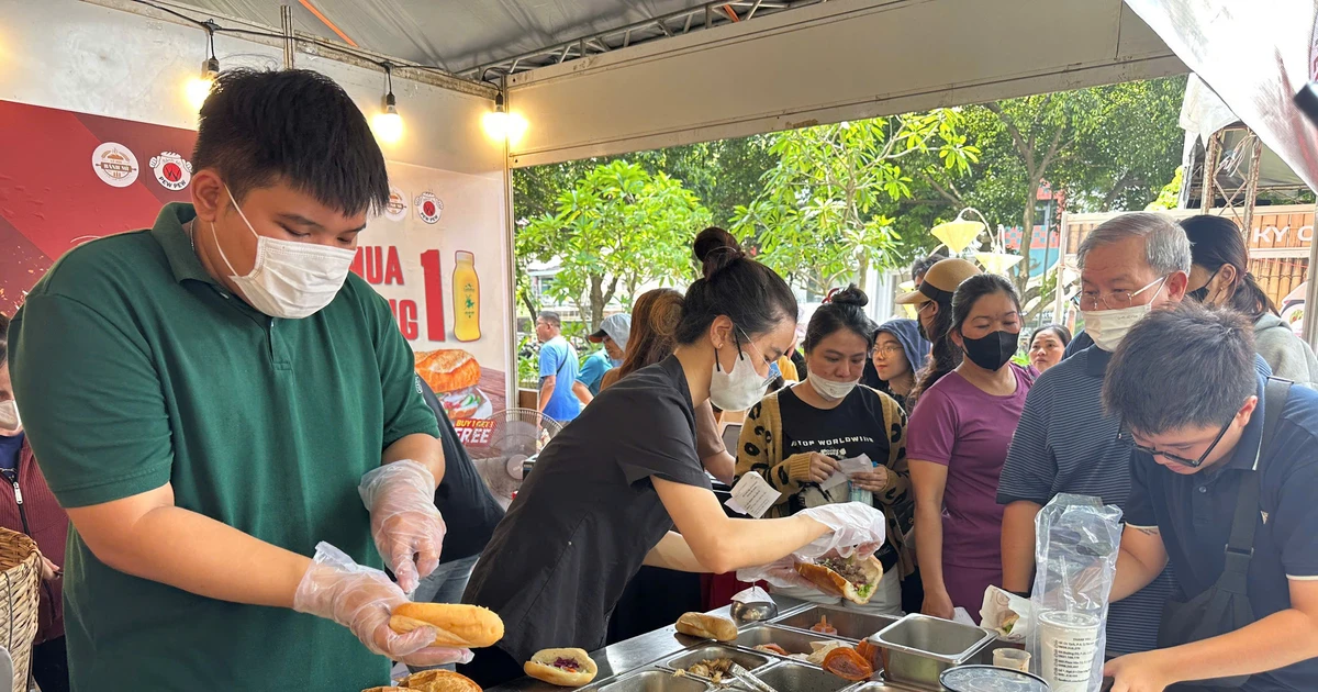 "Huynh Hoa", "Cu Ly", "Nguyen Sinh", "Bay Ho"... se reúnen en el Festival del Pan de Vietnam.