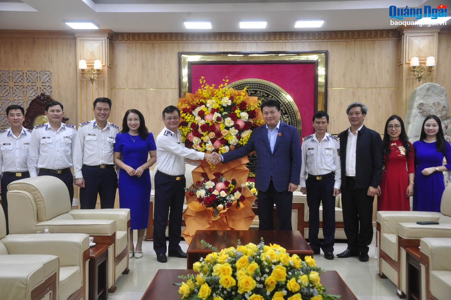 Standing Deputy Secretary of the Provincial Party Committee Dang Ngoc Huy received the working delegation of Coast Guard Region 2