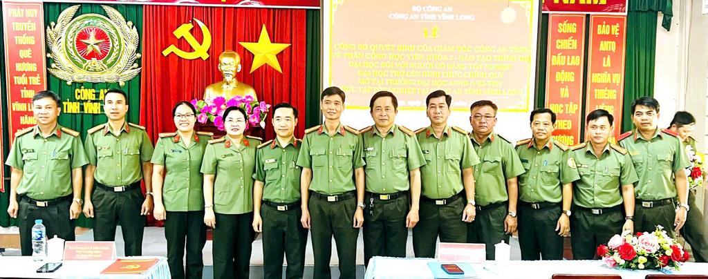 Estudiantes de la Universidad de Seguridad Popular practican en la Policía Provincial de Vinh Long