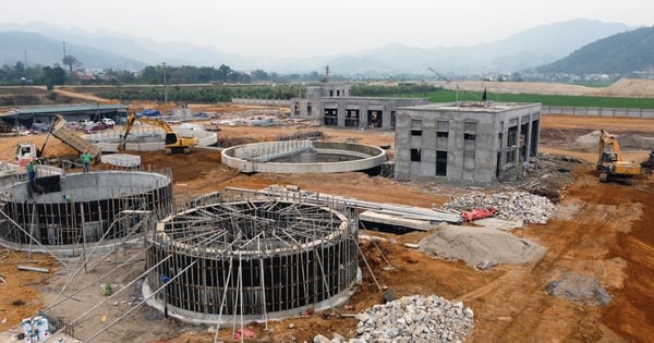 On the construction site of a wastewater treatment plant worth over 160 billion VND in Hoa Binh