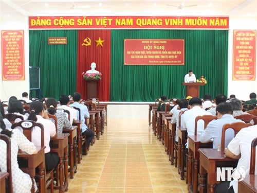 Ninh Phuoc: Study and thoroughly understand documents of the Central and Provincial Party Committees