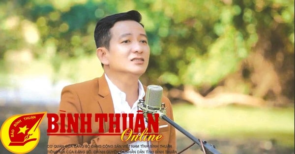 Le chanteur MINH DUC - du podium à la scène artistique