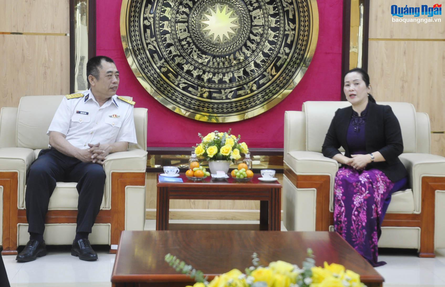 Deputy Secretary of the Provincial Party Committee Dinh Thi Hong Minh received the working delegation of Naval Region 3.