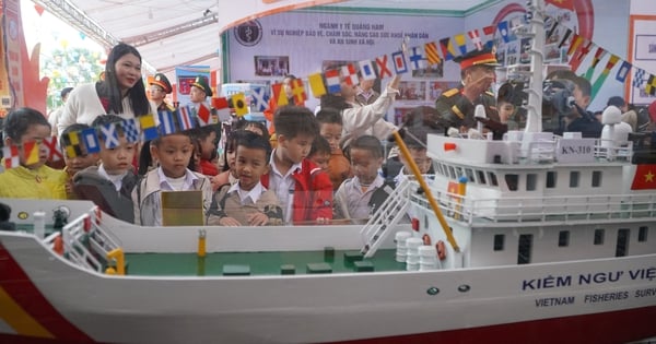 Inauguración de una exposición conmemorativa de los 50 años de la liberación de la provincia de Quang Nam