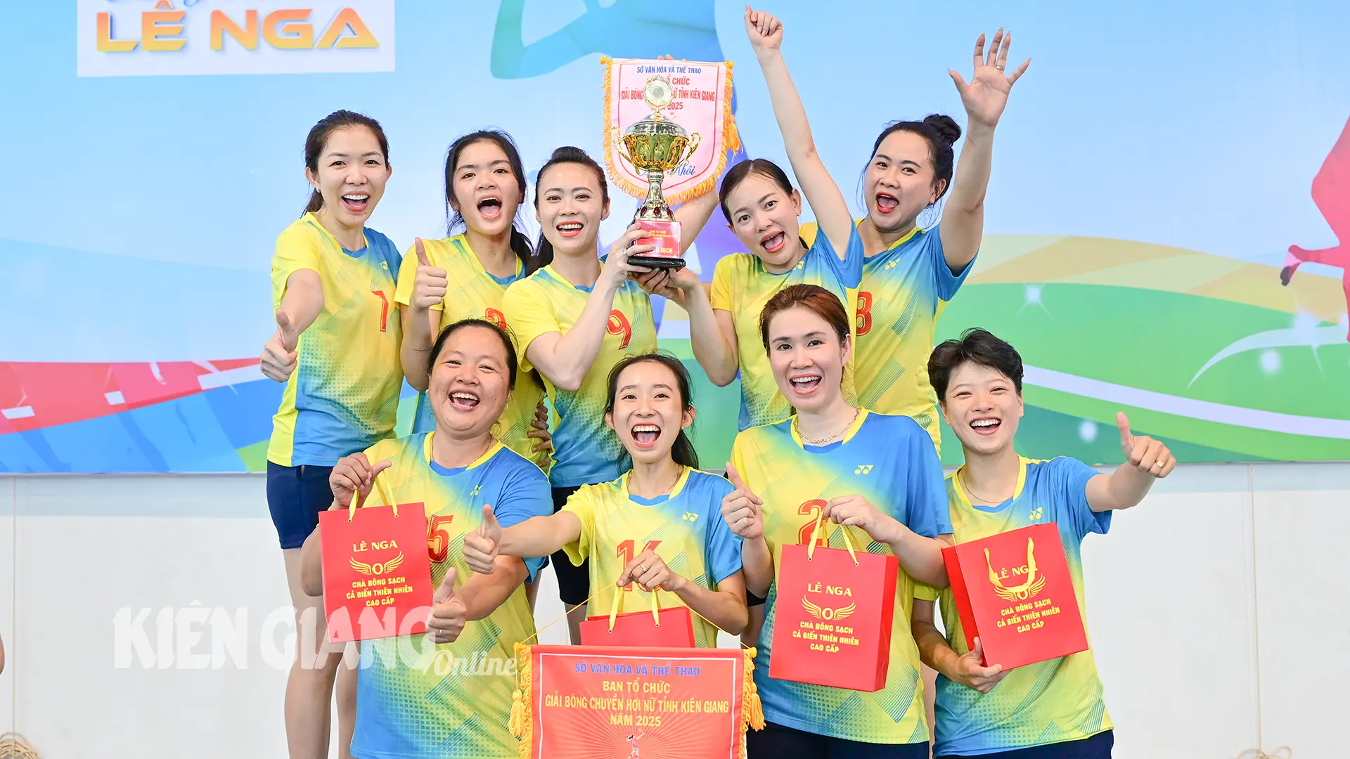 Der Bezirk An Bien gewann das Frauenvolleyballturnier in der Provinz Kien Giang