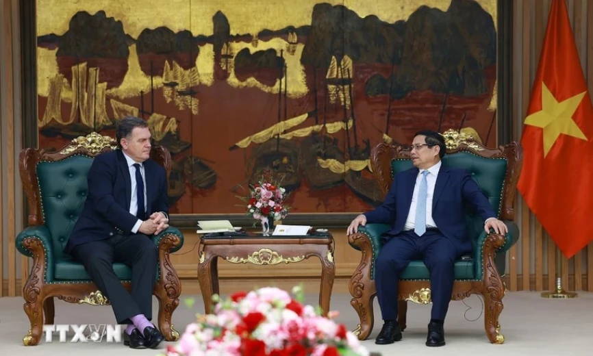 Prime Minister Pham Minh Chinh receives French Minister in charge of Transport