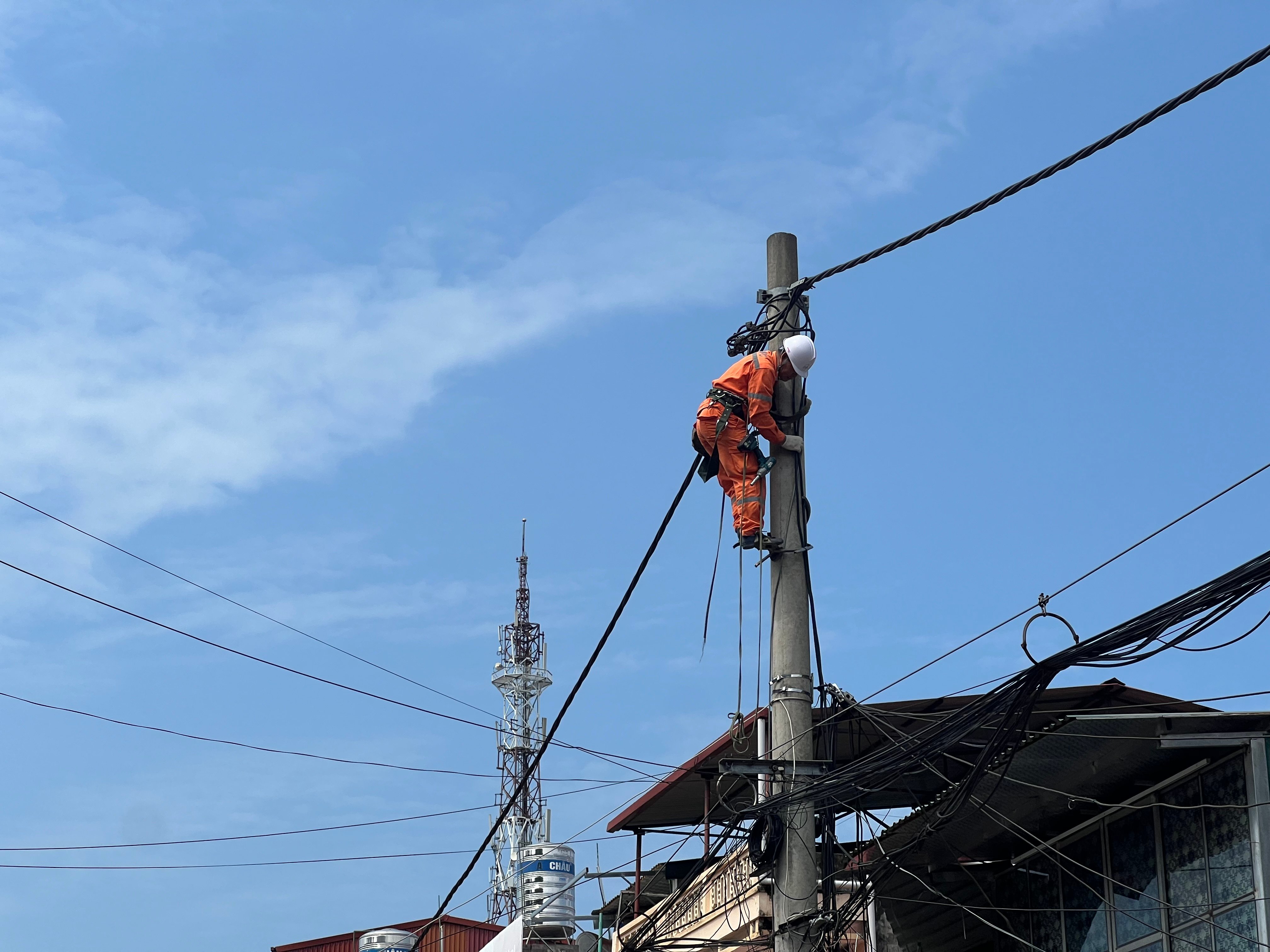 Phát triển nhanh và bền vững các nguồn năng lượng đáp ứng yêu cầu phát triển kinh tế