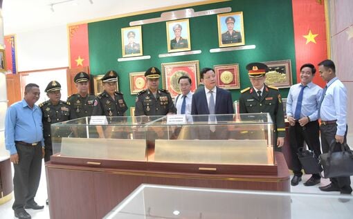 Le Comité directeur 515 de la province de Long An travaille à la Région militaire spéciale de l'Armée royale cambodgienne