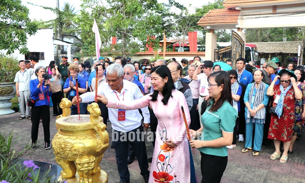 Càng Long tiếp đoàn Cựu cán bộ Đoàn Thanh niên Việt Nam phía Nam