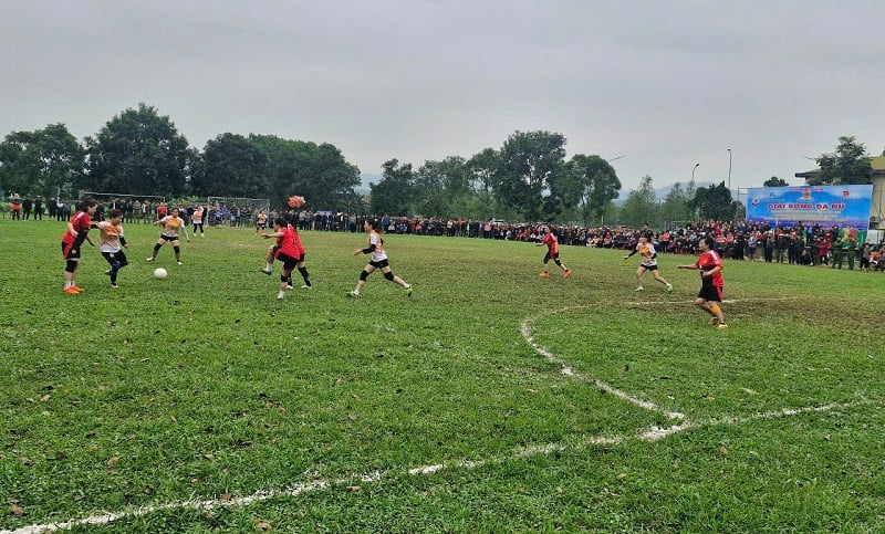 Die Sportbewegung in der Gemeinde Quang Diem entwickelt sich stark und schafft Solidarität und Zusammenhalt in der Gemeinschaft.