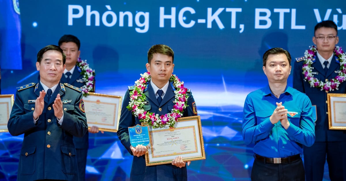 Honoring 9 outstanding young faces of Vietnam Coast Guard