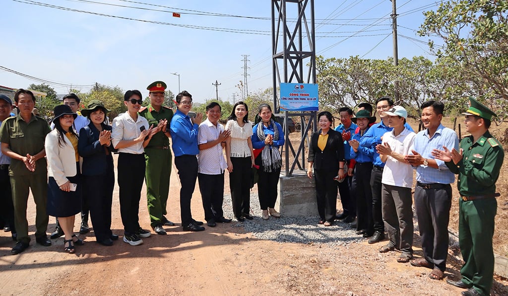 Chương trình “Tháng ba biên giới” hỗ trợ hơn 600 triệu đồng tại huyện biên giới Ea Súp