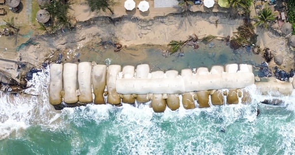 Wellen „verwüsten“ den Strand von Tan Thanh, Hoi An