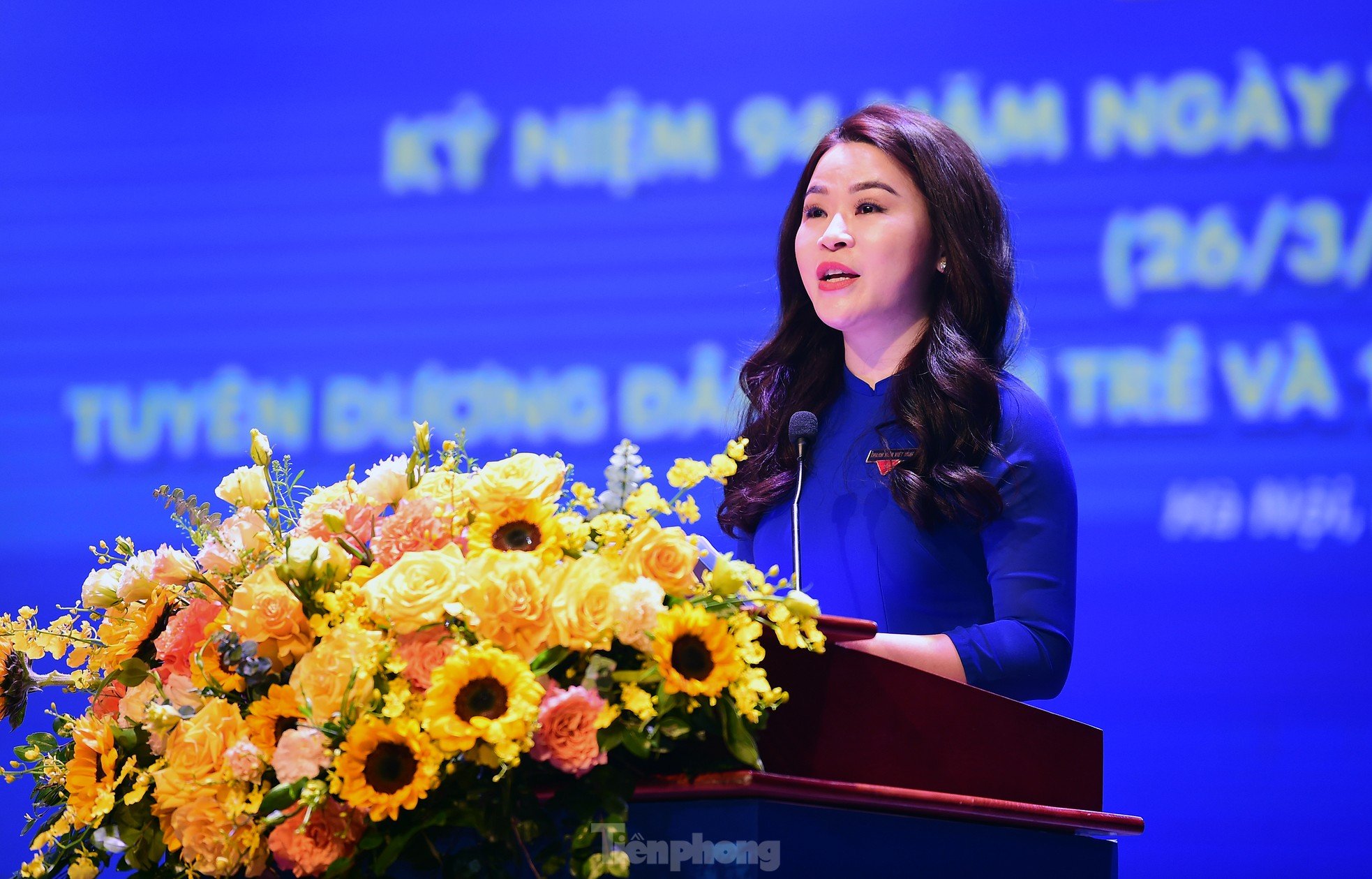 La actriz Bao Thanh y la profesora asociada más joven de Vietnam fueron honradas como Rostros Jóvenes Destacados de la Capital 2024 foto 10