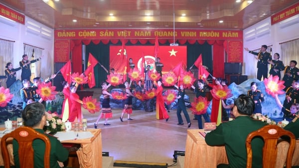 La troupe artistique des forces armées de Lam Dong est prête pour le 13e spectacle artistique de masse de la sécurité publique populaire