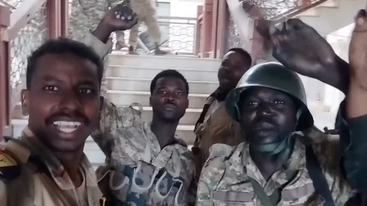 Sudanese troops take complete control of the presidential palace picture 1