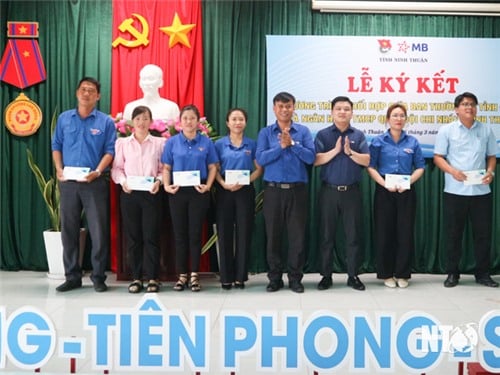 Union provinciale de la jeunesse de Ninh Thuan : Signature d'un accord de coopération en matière de paiement électronique en 2025 avec la Banque militaire, succursale de Ninh Thuan