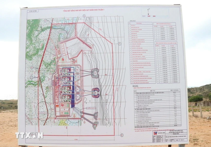 The master plan of Ninh Thuan 1 nuclear power plant is posted right at the project area (Phuoc Dinh commune, Thuan Nam district) for people to grasp information. (Photo: Cong Thu/VNA)