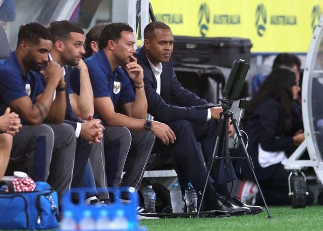 Trợ lý thân tín HLV Kluivert sắp chia tay Indonesia, bỏ mục tiêu World Cup 2026- Ảnh 1.