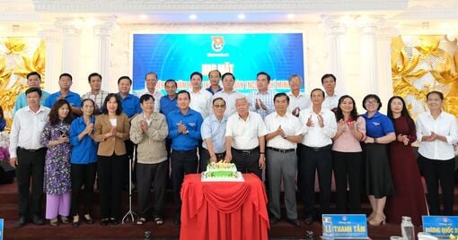 Long An celebró una reunión para celebrar el 94º aniversario de la fundación de la Unión de Jóvenes Comunistas de Ho Chi Minh.