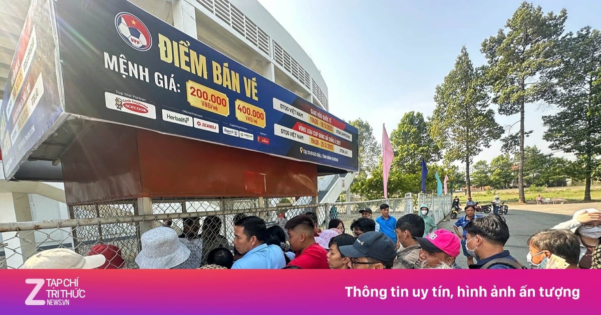 Fans von Binh Duong stehen Schlange, um Tickets für das Spiel Vietnam gegen Laos zu kaufen