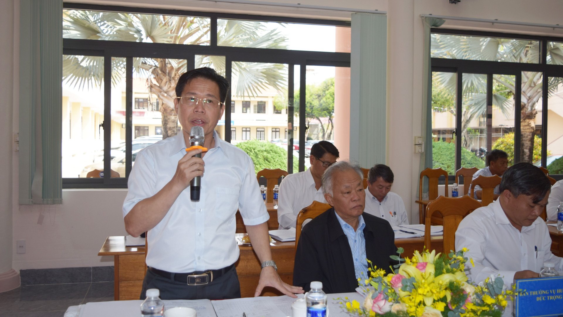 El camarada Tran Trung Hieu, secretario del Comité del Partido del Distrito de Duc Trong, habló en la Conferencia