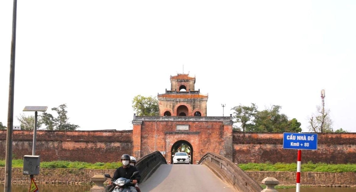 Expanding the space in front of the 8 gates of Hue Citadel