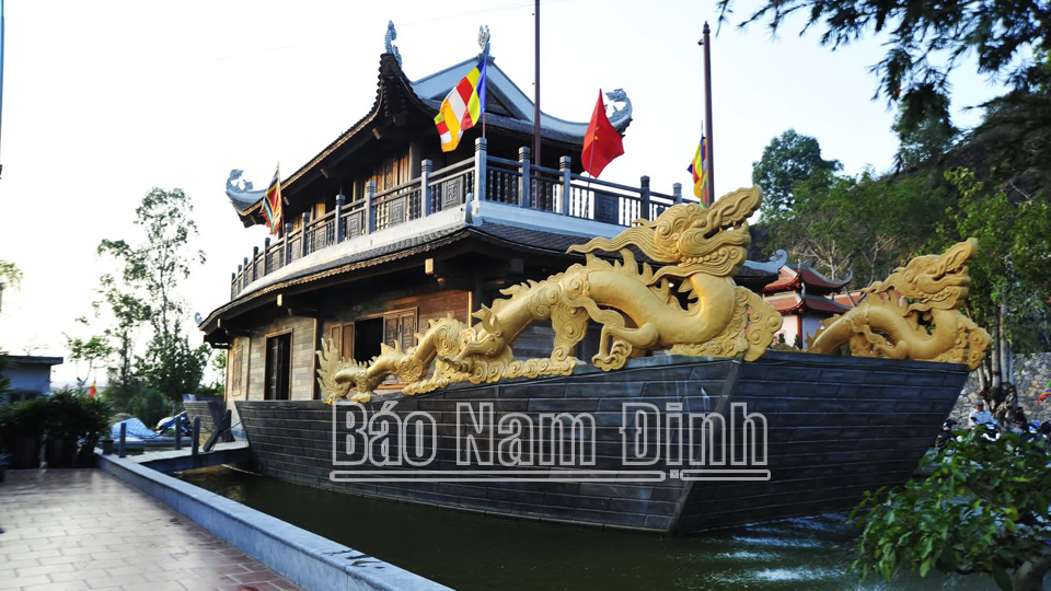 Simulation du bateau-dragon accueillant la princesse Huyen Tran de retour dans son pays depuis Champa. (Photo Internet)