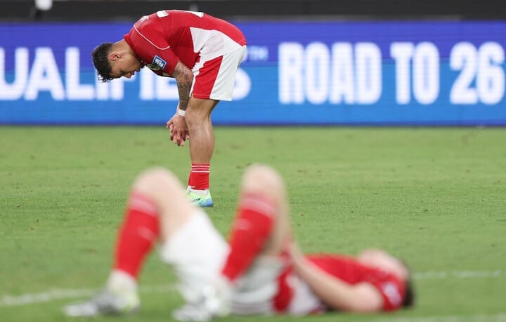 The Indonesian team was filled with disappointment after the heavy defeat.