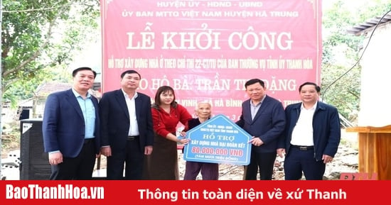 Provincial leaders attended the groundbreaking ceremony to build houses for poor households, policy families, and households with housing difficulties in localities.