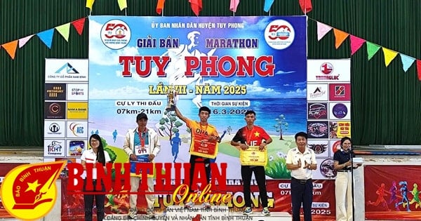 นักกีฬาเกือบ 800 คนเข้าร่วมการแข่งขัน Tuy Phong Half Marathon ครั้งที่ 3