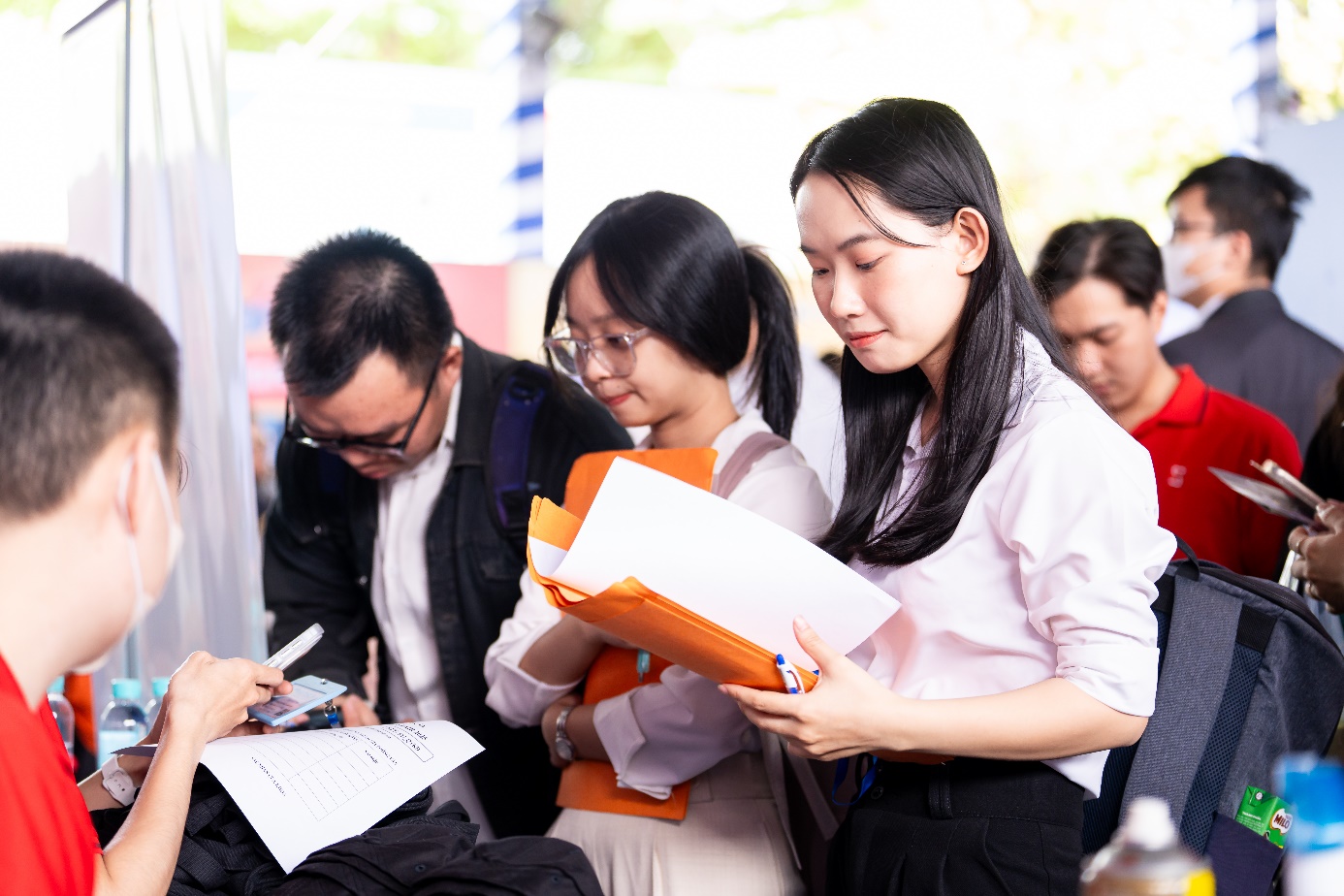 HUTECH Alumni Job Fair 2025: Cầu nối cựu sinh viên và thế hệ sau - Ảnh 3.