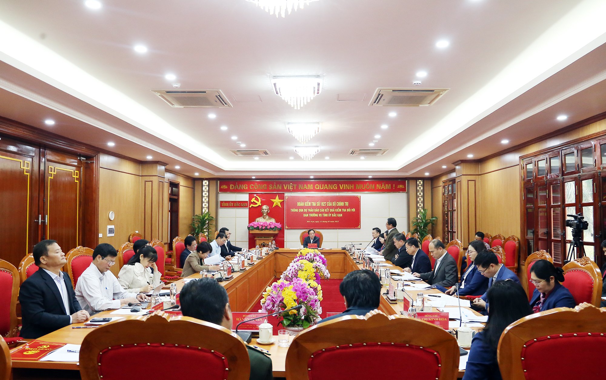 La delegación de inspección del Politburó trabaja con el Comité Permanente del Comité Provincial del Partido de Bac Kan.