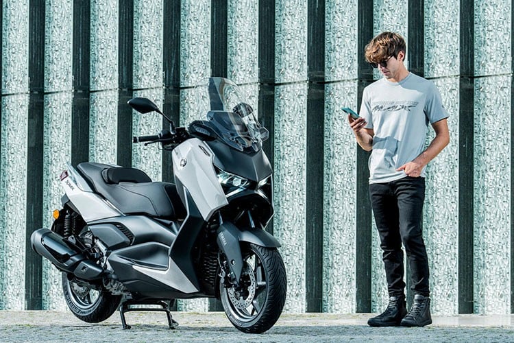 Yamaha XMAX 300 2025 « gourmand en carburant » 3,26 litres/100 km bientôt disponible au Vietnam ?